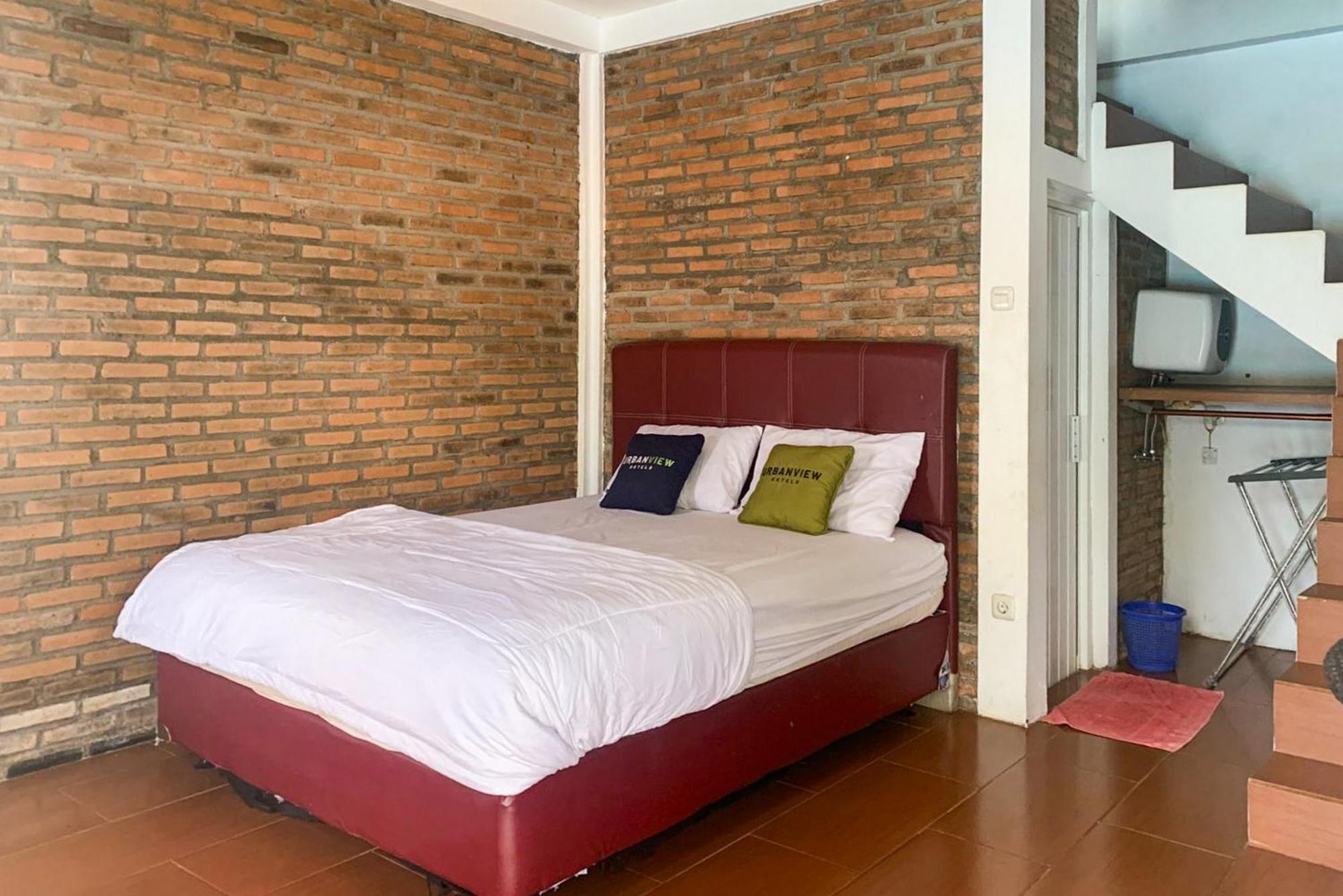 Urbanview Hotel Villa Q Gisting Bandjarnegeri エクステリア 写真