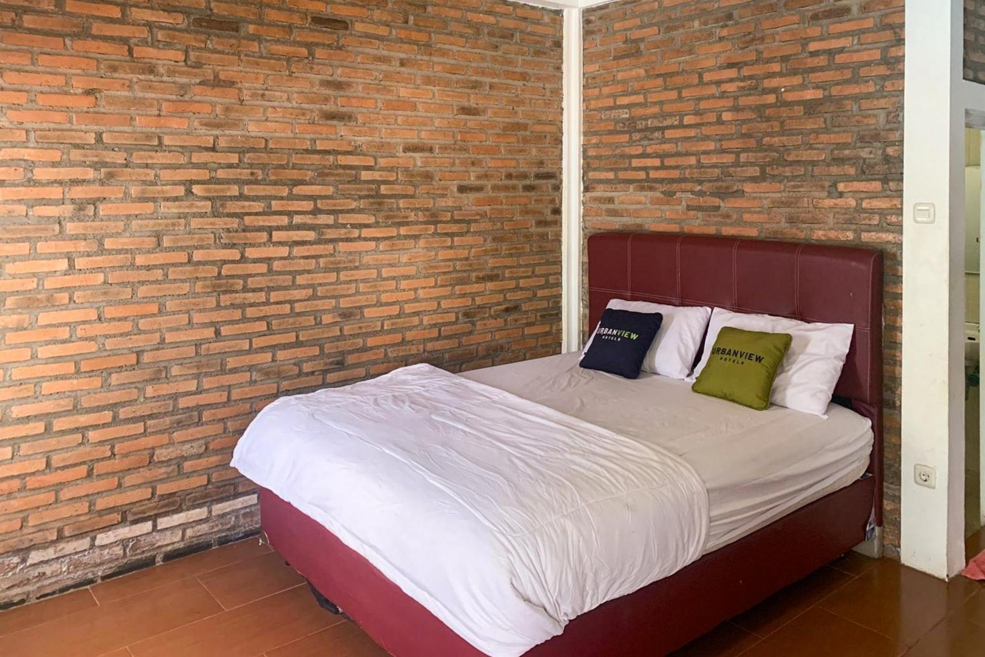 Urbanview Hotel Villa Q Gisting Bandjarnegeri エクステリア 写真