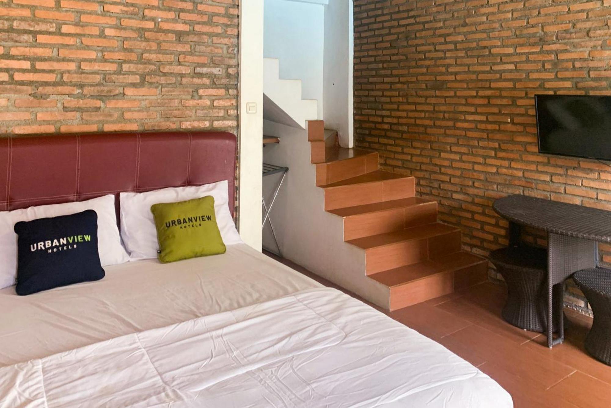 Urbanview Hotel Villa Q Gisting Bandjarnegeri エクステリア 写真