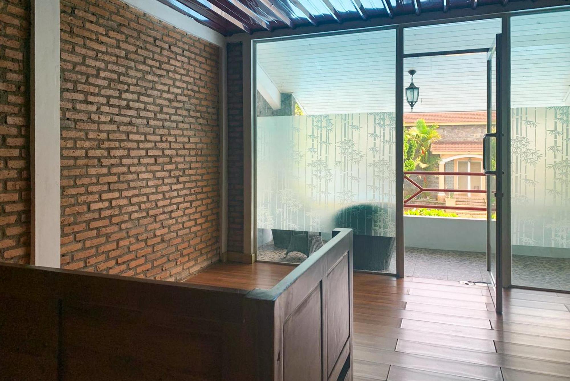 Urbanview Hotel Villa Q Gisting Bandjarnegeri エクステリア 写真
