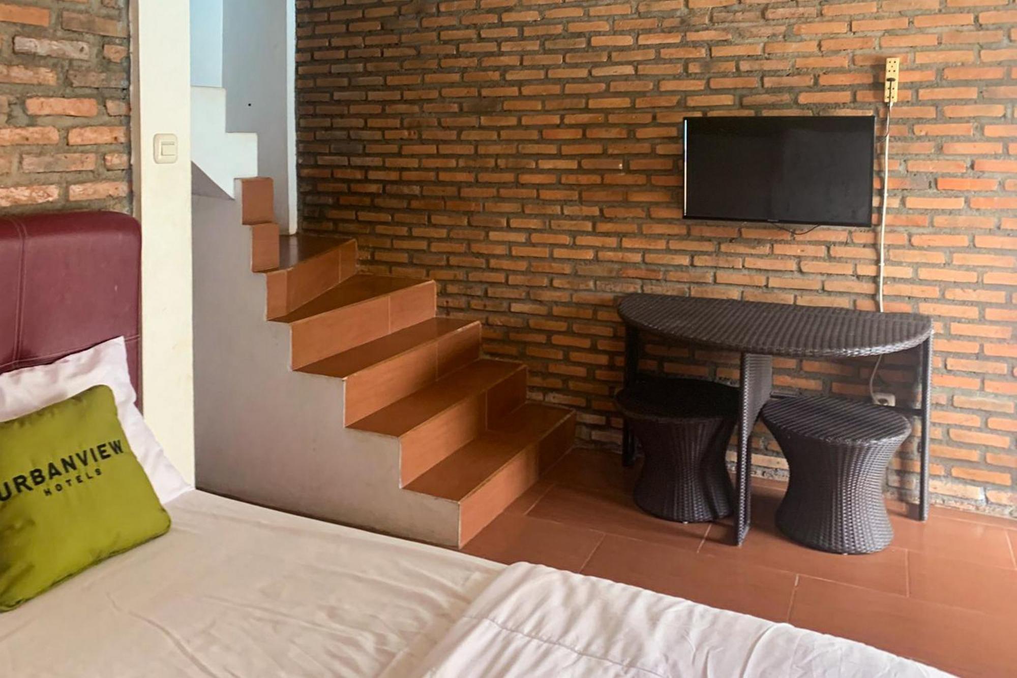 Urbanview Hotel Villa Q Gisting Bandjarnegeri エクステリア 写真