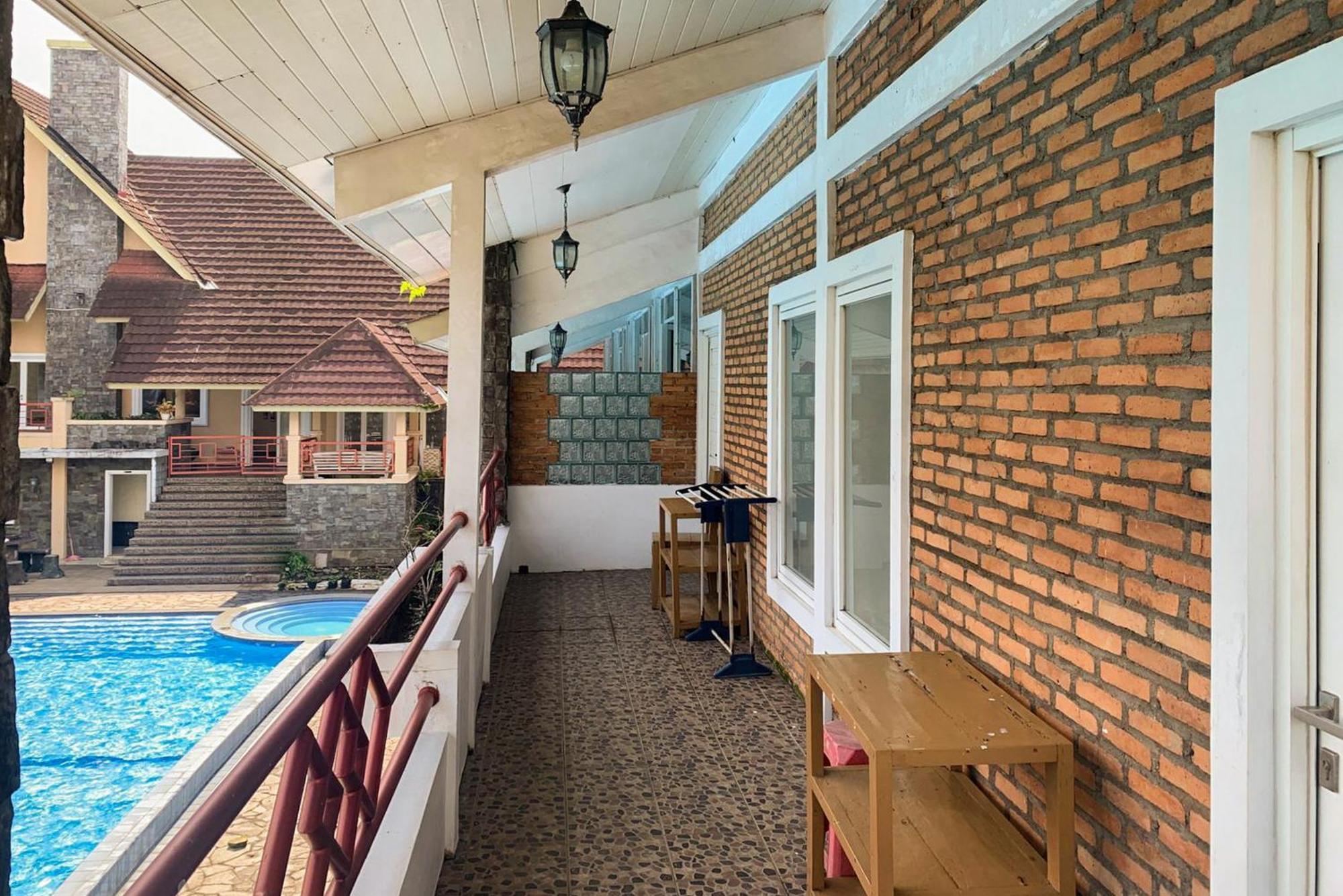 Urbanview Hotel Villa Q Gisting Bandjarnegeri エクステリア 写真