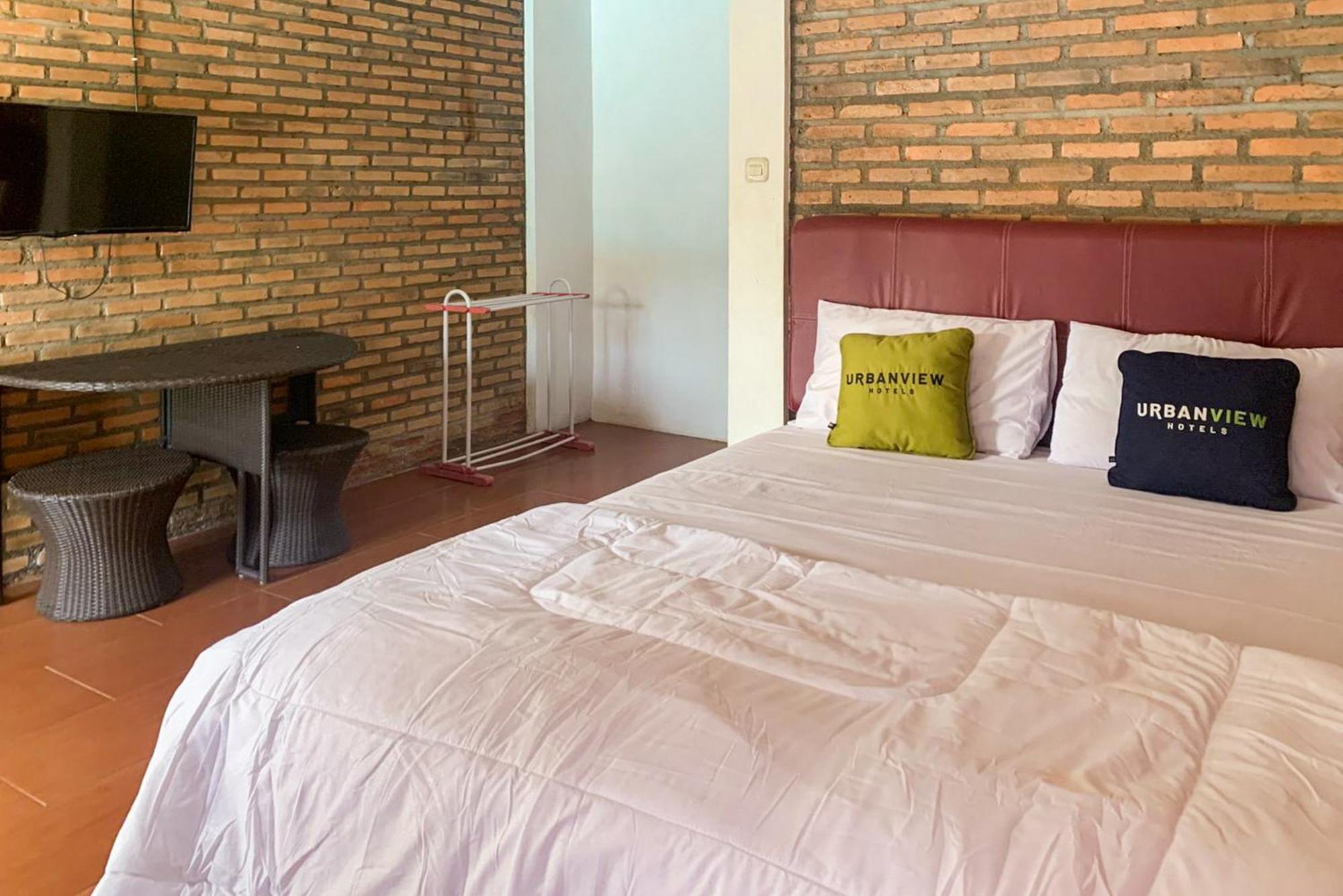 Urbanview Hotel Villa Q Gisting Bandjarnegeri エクステリア 写真