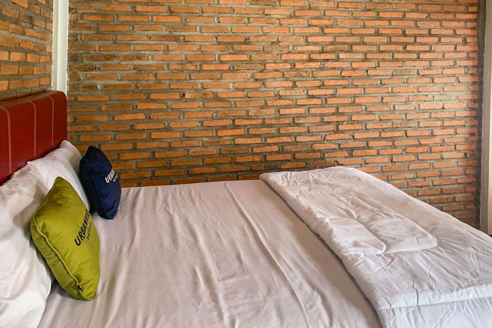 Urbanview Hotel Villa Q Gisting Bandjarnegeri エクステリア 写真