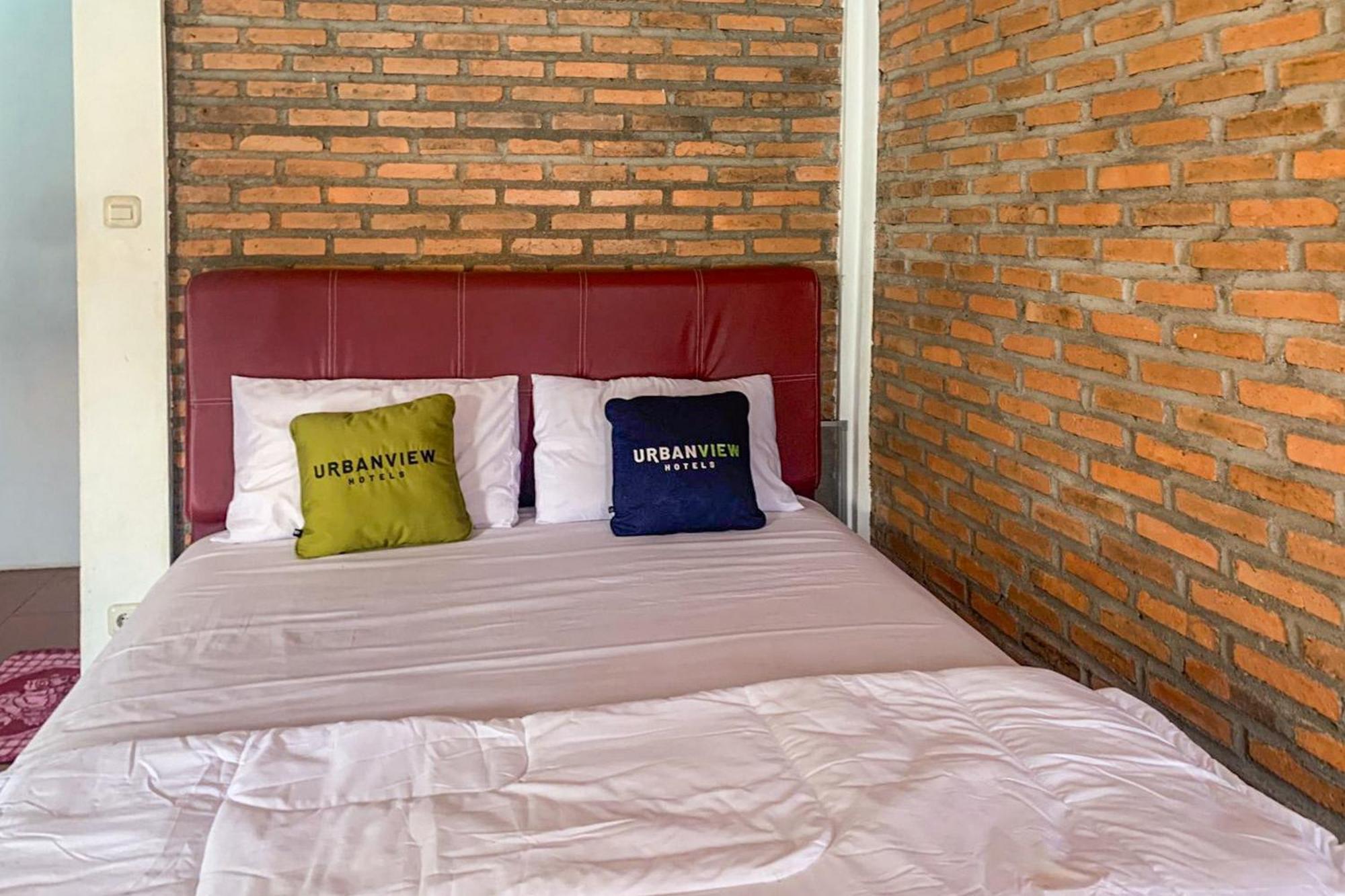 Urbanview Hotel Villa Q Gisting Bandjarnegeri エクステリア 写真