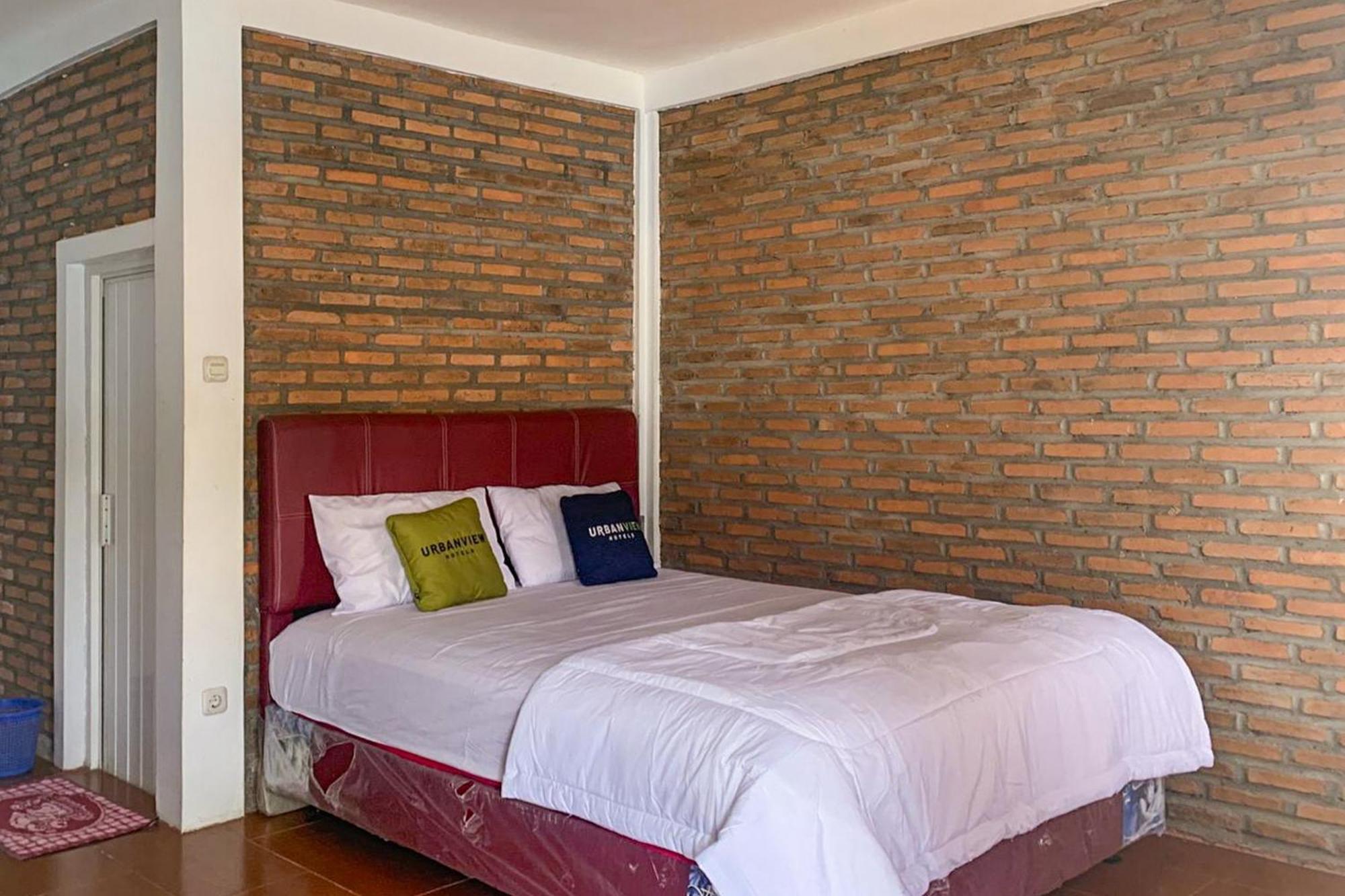 Urbanview Hotel Villa Q Gisting Bandjarnegeri エクステリア 写真