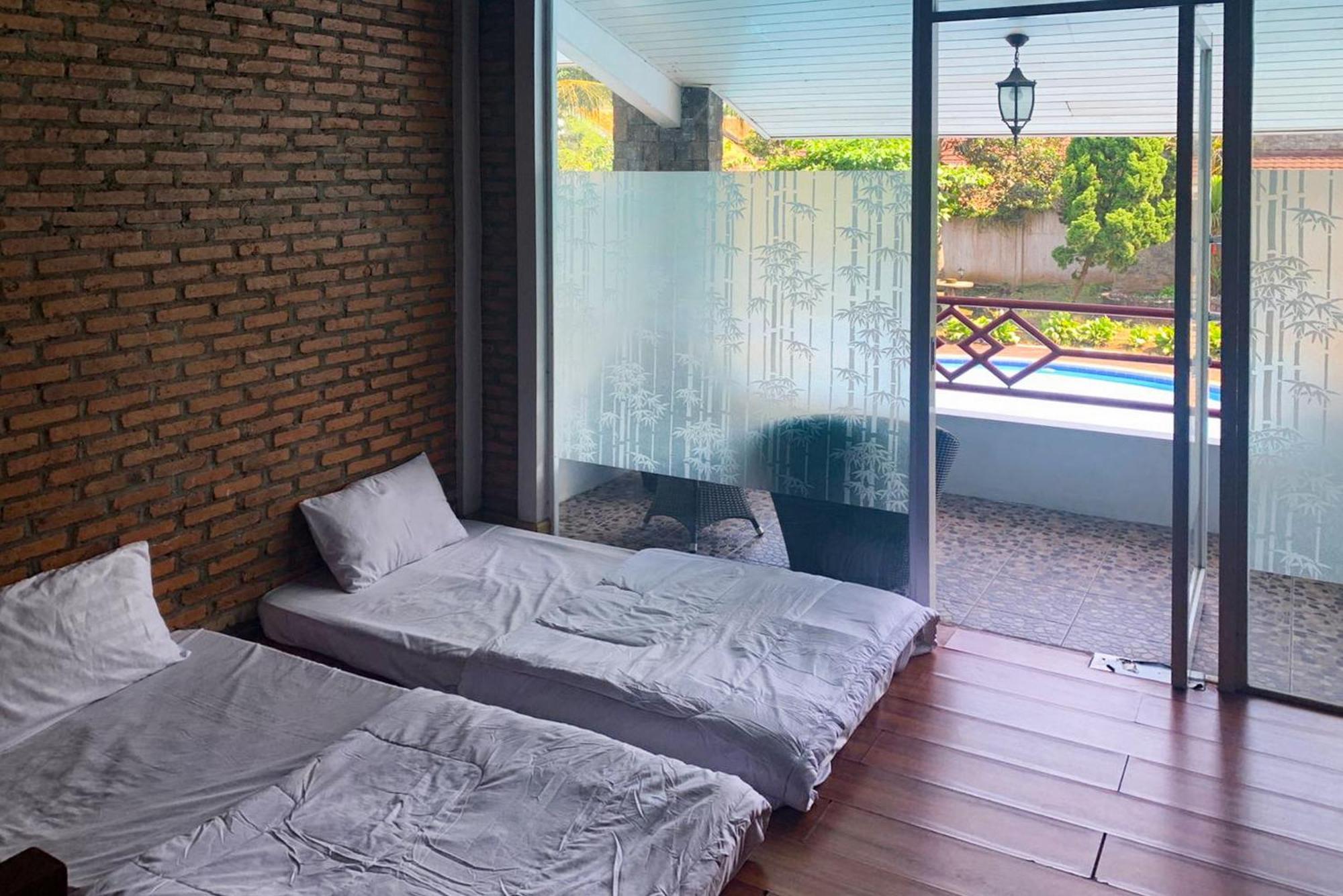 Urbanview Hotel Villa Q Gisting Bandjarnegeri エクステリア 写真