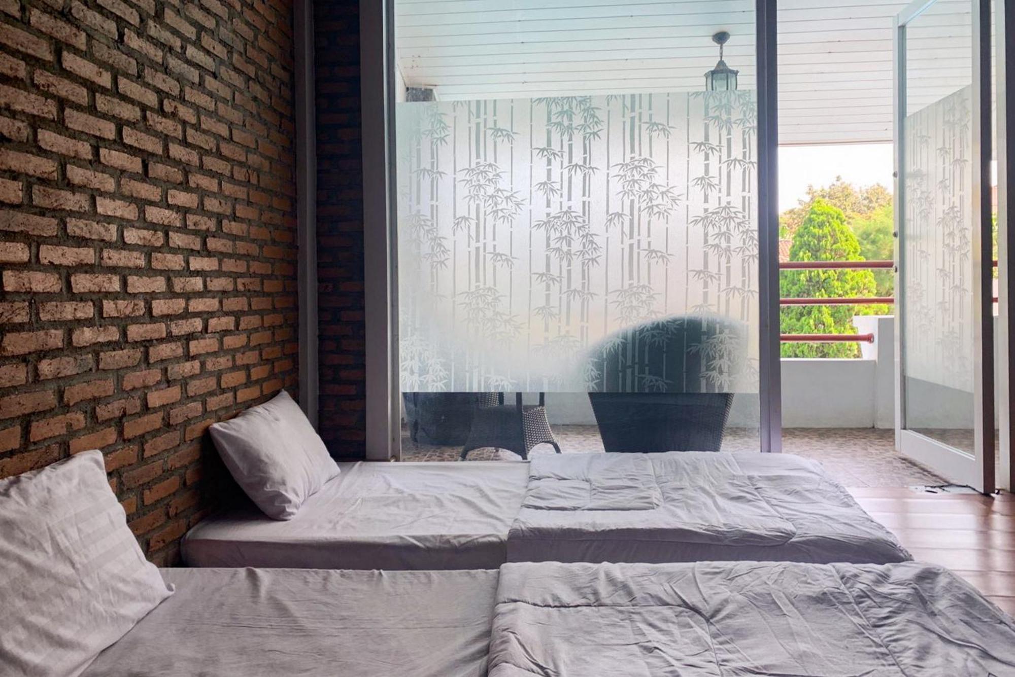Urbanview Hotel Villa Q Gisting Bandjarnegeri エクステリア 写真