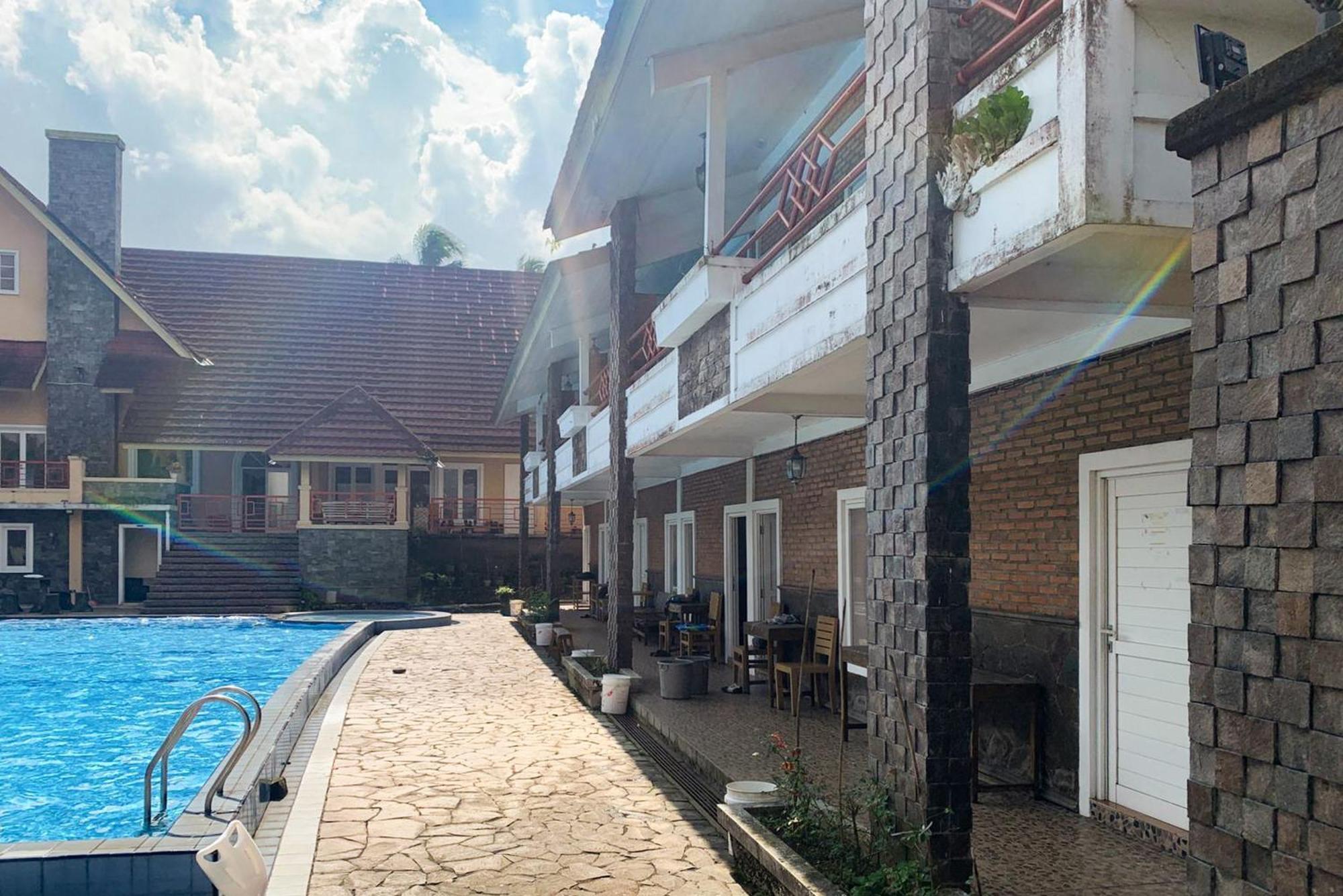 Urbanview Hotel Villa Q Gisting Bandjarnegeri エクステリア 写真